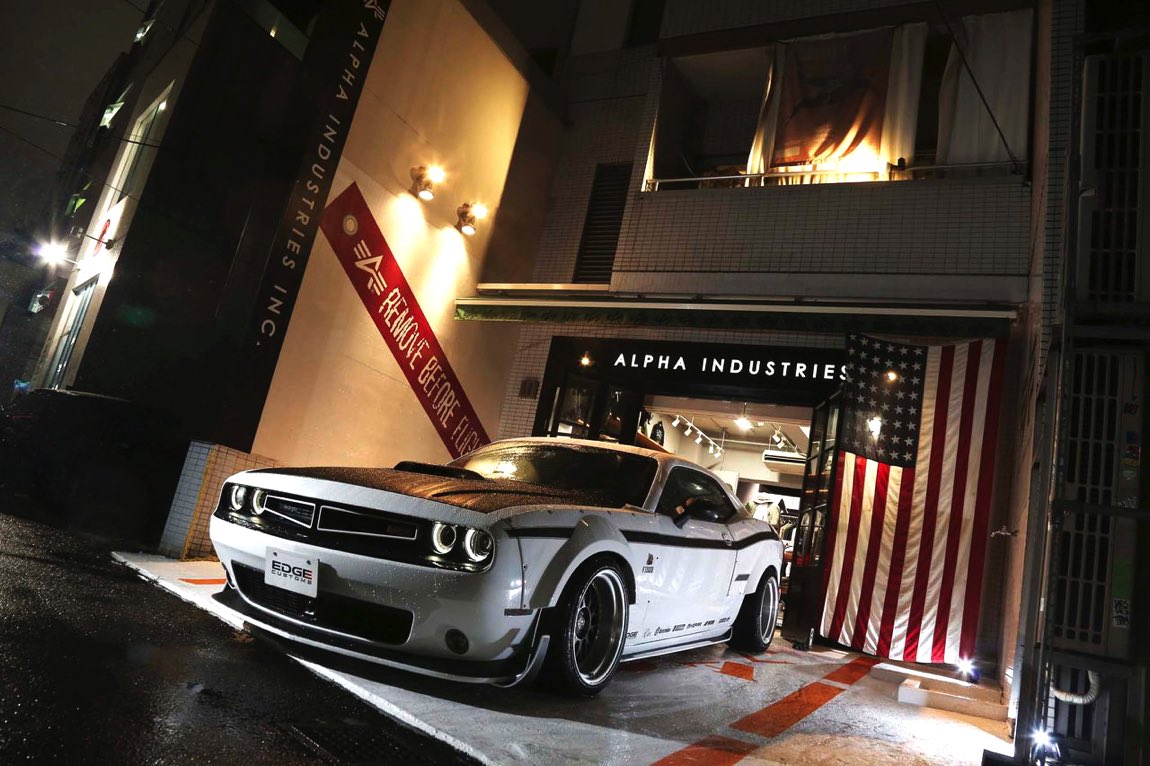 EDGE CUSTOMS Dodge Challenger R